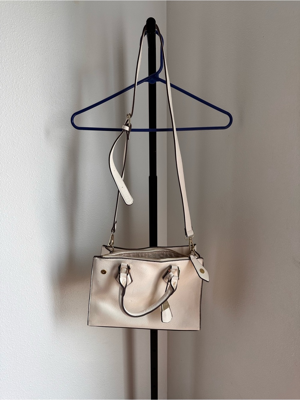 Charming Charlie white purse